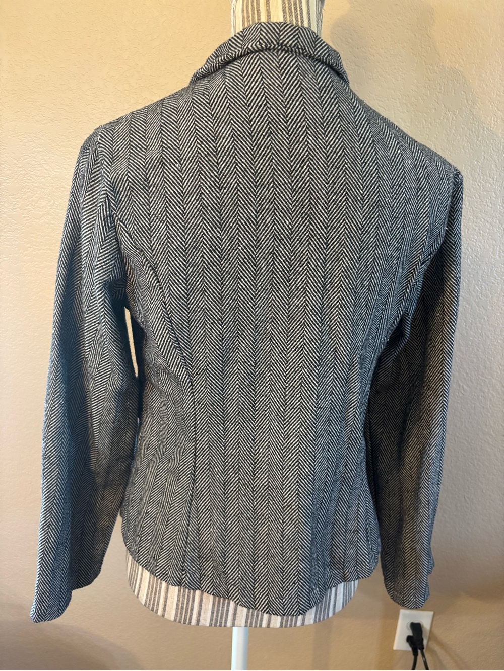 Herringbone Blazer Large SHEIN Black & White Tweed Zip-Front Flap Detail Jacket - Picture 8 of 16